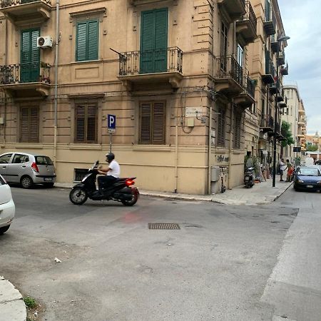 Al Centro Di Tutto Apartment Palermo Exterior photo